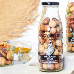 Bouteille en verre voyages gourmands billes de cacahuètes enrobées sésame et soja