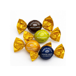 Boîte pyramide petit papa noël décor lutin garni d'un mix de papillotes chocolat