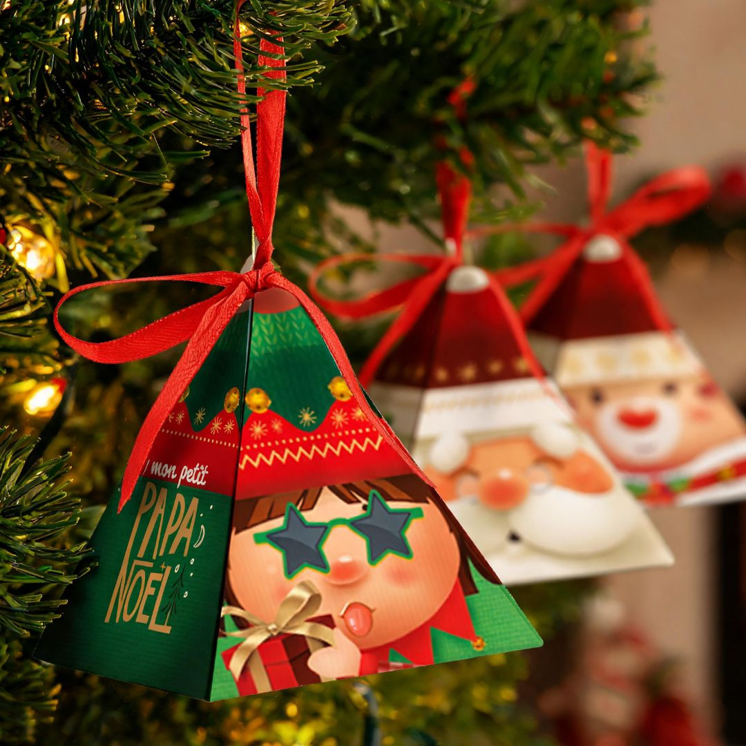 Achat Boîte pyramide petit papa noël décor lutin garni d'un mix de papillotes chocolat en ligne 3 